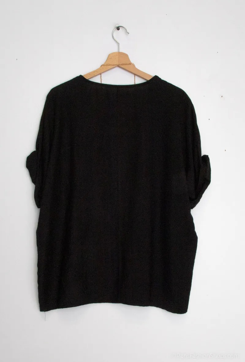 Schlichte Bluse mit Halskette