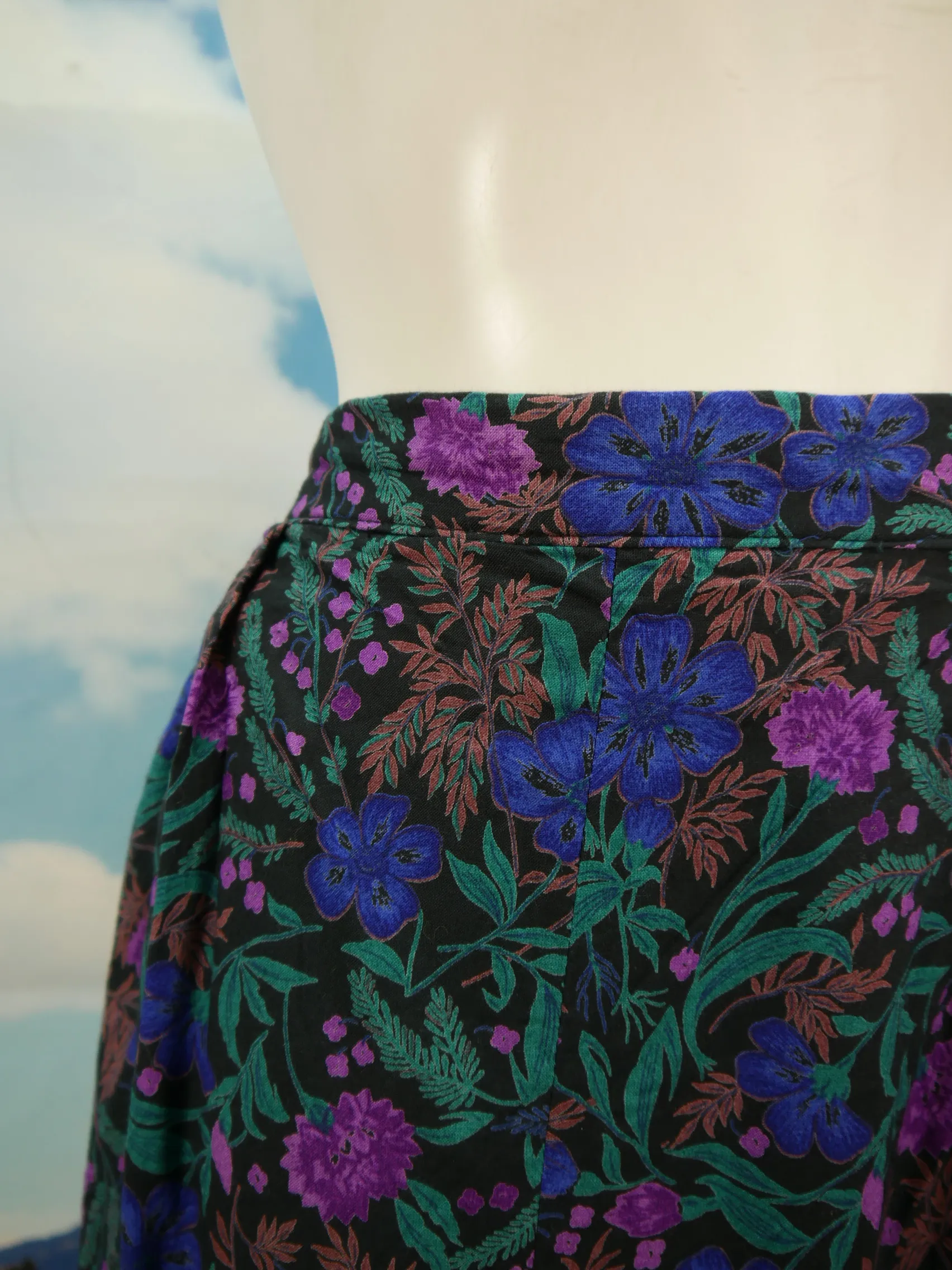 Trachtenrock schwarz Viscose mit prächtigem Blumen Trachten Rock Gr.46